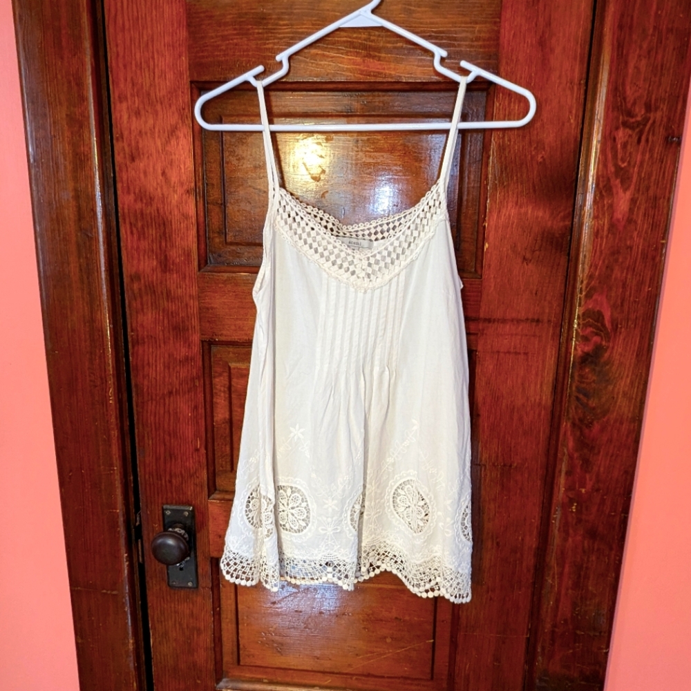 Acemi Cream Crochet Trim Tank Top